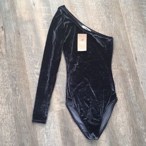 Pull&Bear | Paradise League Velvet One Shoulder Bodysuit